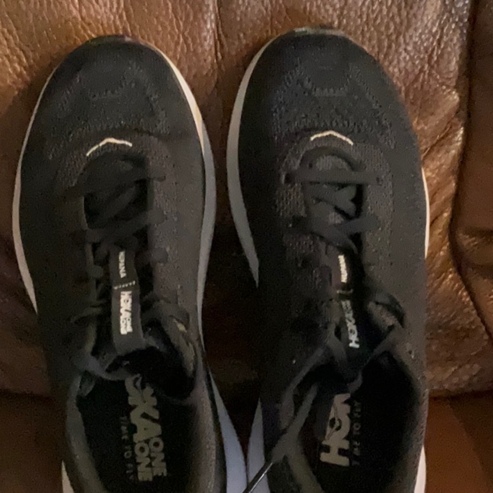 Hoka Hupana size 6 M Black and white great condition
